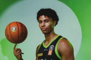 达什·丹尼尔斯投篮进步显著，NBA选秀机会大